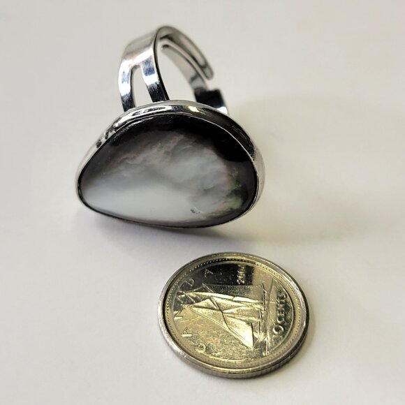 Mother Of Pearl Teardrop Ring - Picture 3 of 4